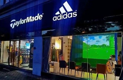 高爾夫球具店新潮流？高爾夫模擬器強強聯(lián)合，助你打好球！